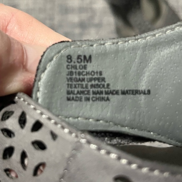 JBU gray sandals. - Picture 6 of 6